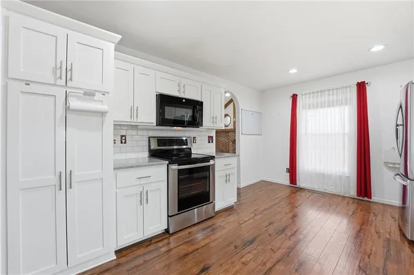 $389,000 | 518 Northwest 65th Terrace, Kansas City, MO 64118