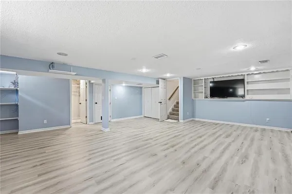 $389,000 | 518 Northwest 65th Terrace, Kansas City, MO 64118