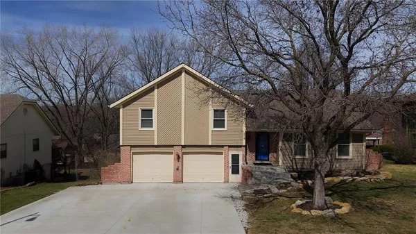 $389,000 | 518 Northwest 65th Terrace, Kansas City, MO 64118