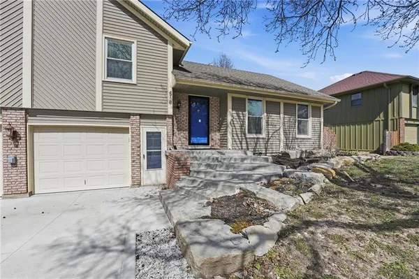 $389,000 | 518 Northwest 65th Terrace, Kansas City, MO 64118
