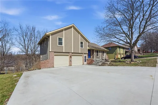 $389,000 | 518 Northwest 65th Terrace, Kansas City, MO 64118