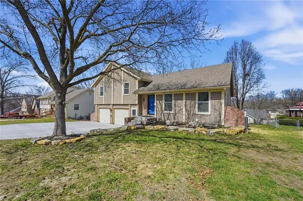 $389,000 | 518 Northwest 65th Terrace, Kansas City, MO 64118