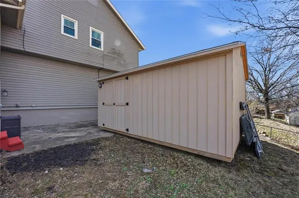 $389,000 | 518 Northwest 65th Terrace, Kansas City, MO 64118