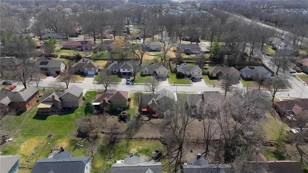$389,000 | 518 Northwest 65th Terrace, Kansas City, MO 64118