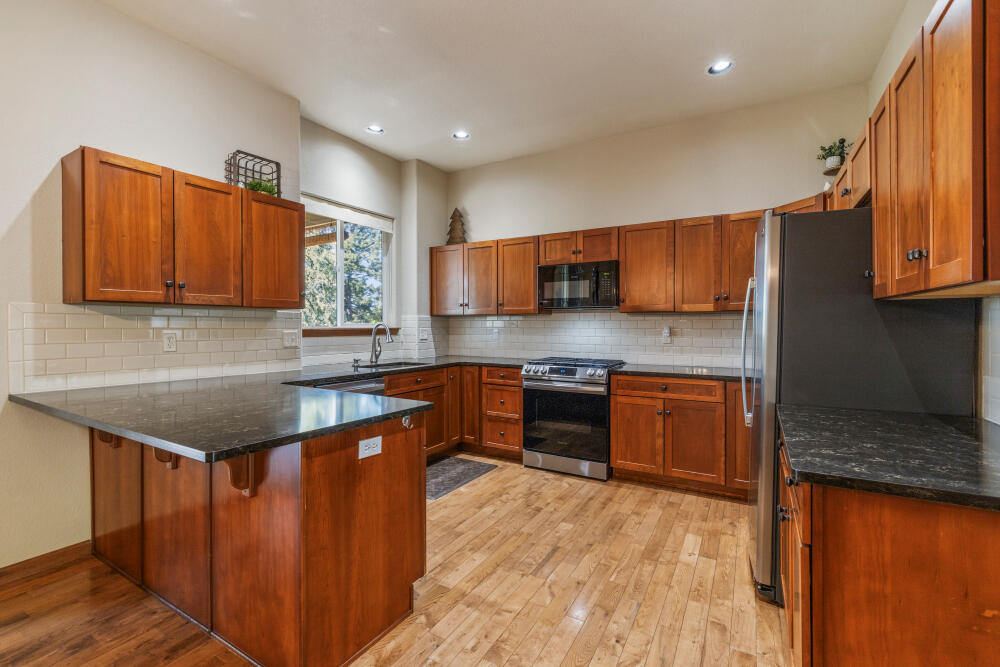 6352 Sanderling Road Klamath Falls, OR 97601 - Photo 23 of 65 Kitchen - Recent Appliance Updates
