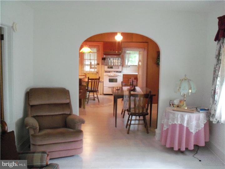 207 Pine Road Wallingford, PA 19086 - Photo 4 of 8 Living Room