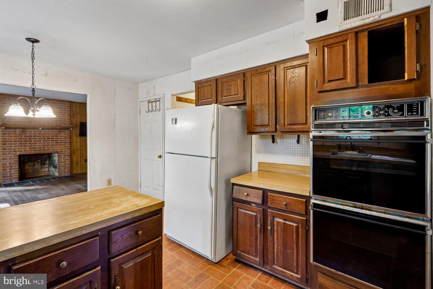 10802 Dayflower Court Reston, VA 20191 - Photo 9 of 44 Kitchen