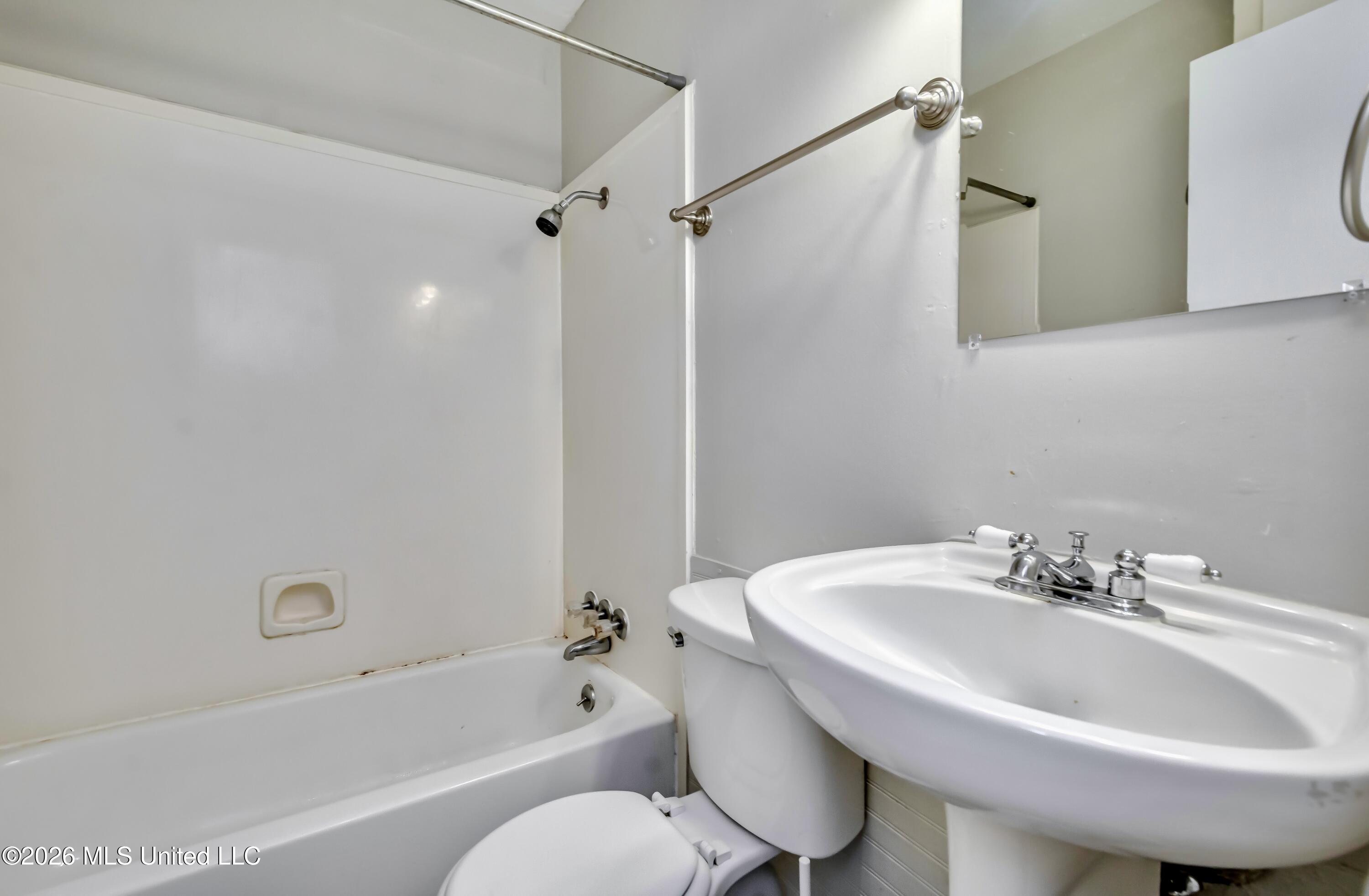 114 Sheppard Street Flora, MS 39071 - Photo 10 of 17 8CB6A2F7-0FB1-4D36-AA73-053213ED2ED2_1_2