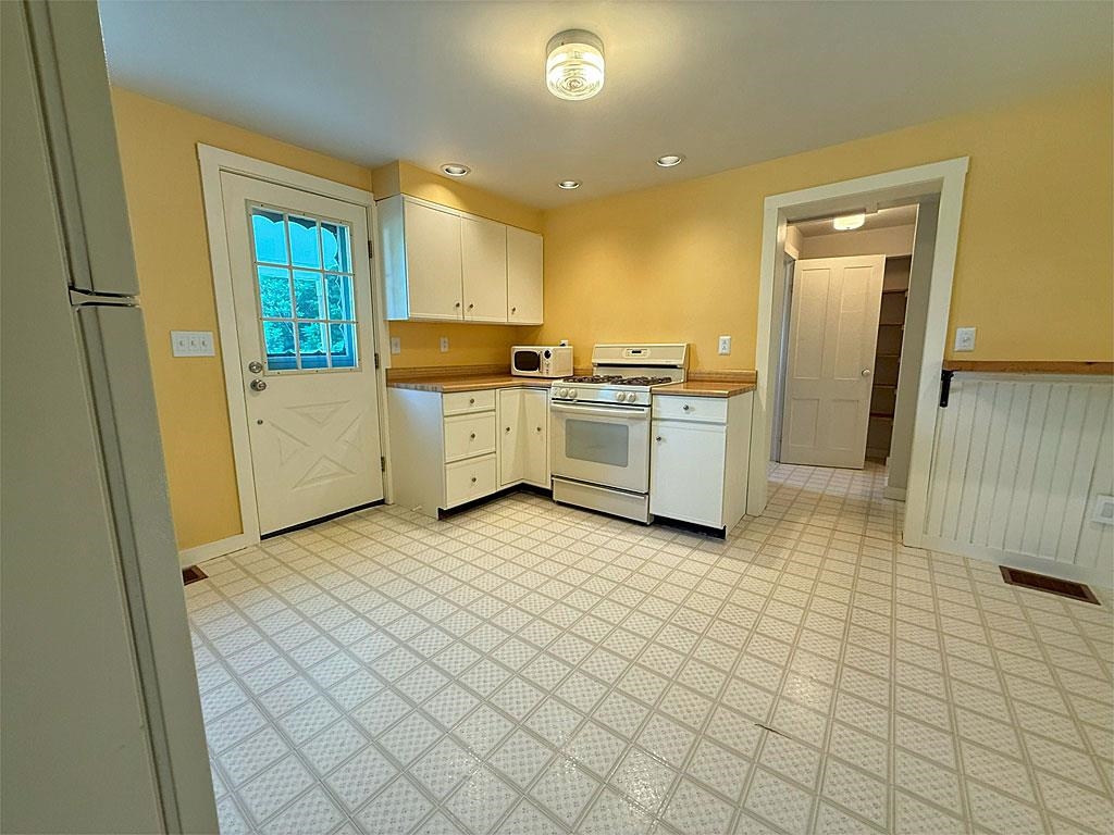 189 Pine Street Castleton, VT 05735 - Photo 6 of 38