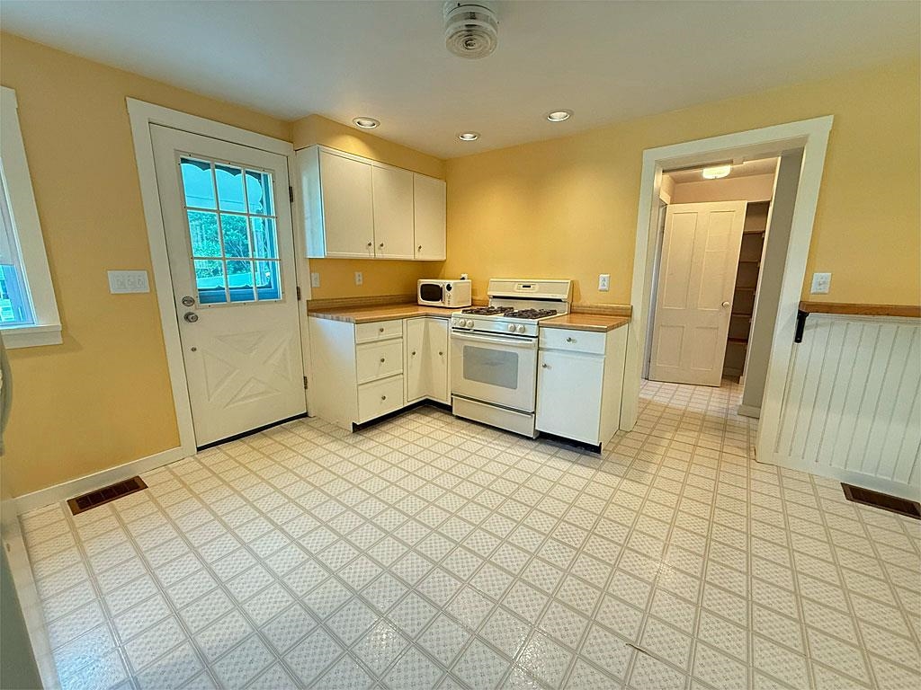 189 Pine Street Castleton, VT 05735 - Photo 10 of 38