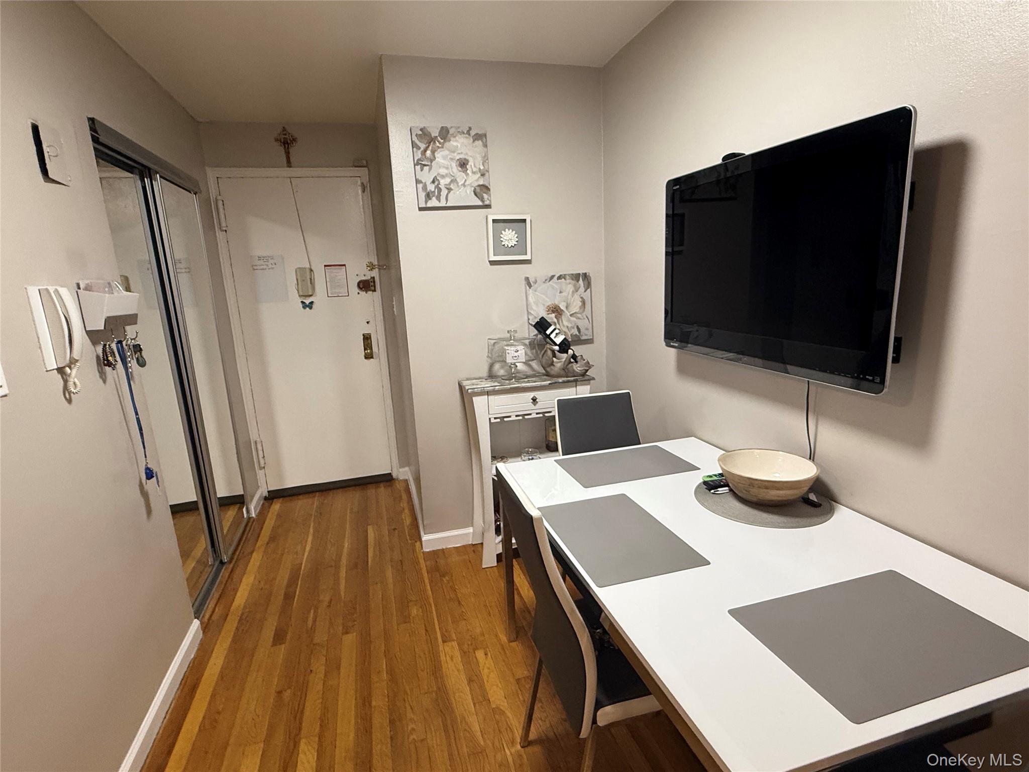 3123 Bailey Avenue, Unit 3A Bronx, NY 10463 - Photo 4 of 17 a dining room with furniture and wooden floor