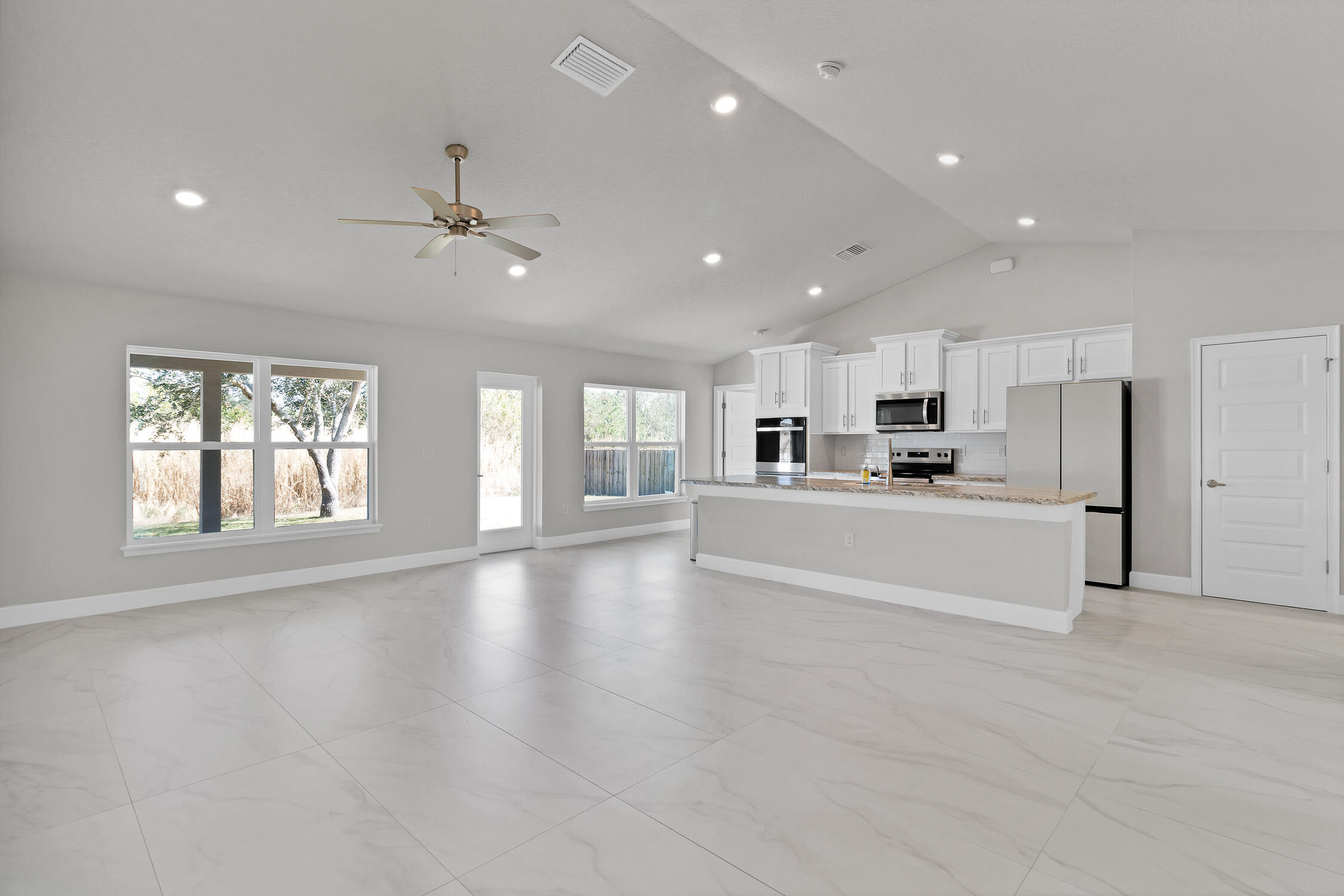 170 Spring Valley Avenue Sebastian, FL 32958 - Photo 4 of 29 07