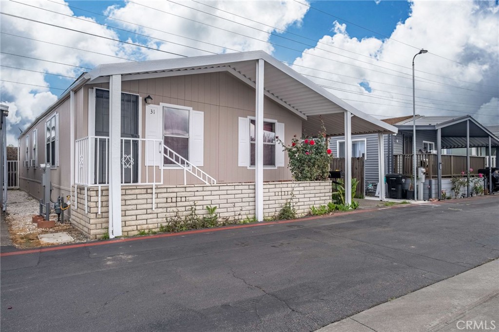 16600 Downey, Unit 31 Paramount, CA 90723 - Photo 1 of 39