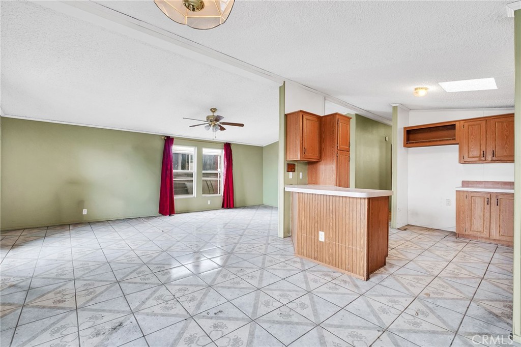 16600 Downey, Unit 31 Paramount, CA 90723 - Photo 3 of 39