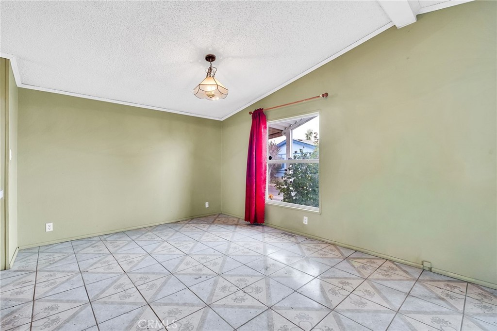 16600 Downey, Unit 31 Paramount, CA 90723 - Photo 4 of 39