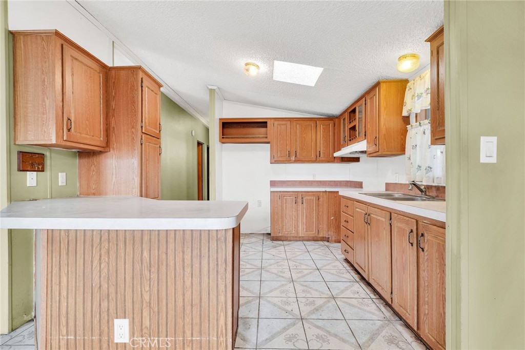 16600 Downey, Unit 31 Paramount, CA 90723 - Photo 5 of 39