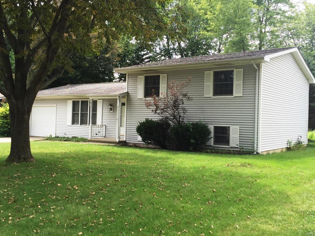 181 Willowood Road Litchfield, IL 62056 - Photo 2 of 26 Gallery Image 2