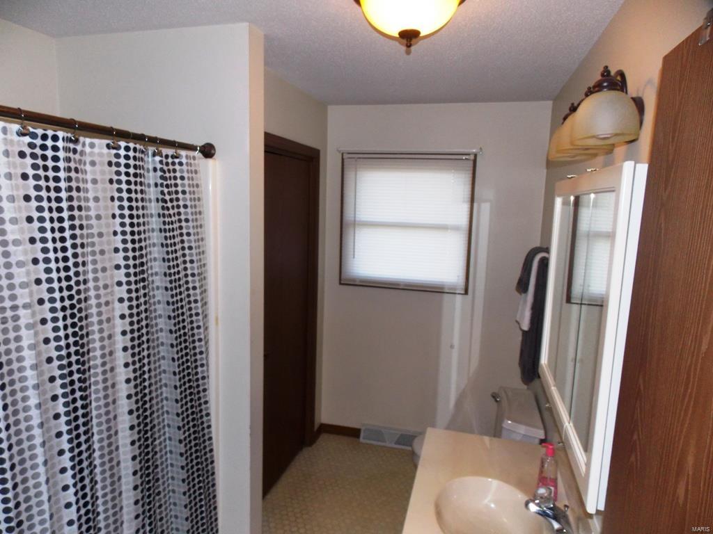 181 Willowood Road Litchfield, IL 62056 - Photo 12 of 26 Gallery Image 12