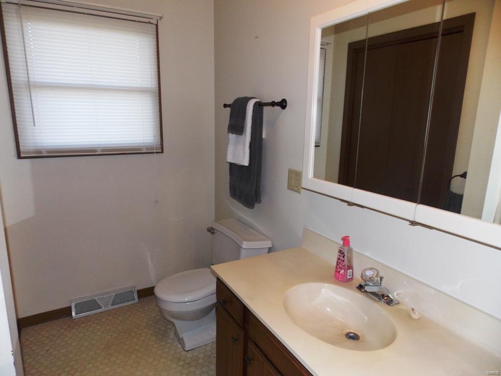 181 Willowood Road Litchfield, IL 62056 - Photo 13 of 26 Gallery Image 13