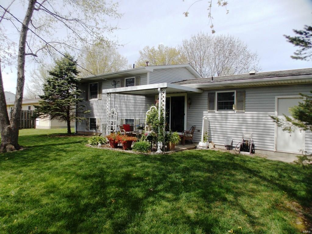 181 Willowood Road Litchfield, IL 62056 - Photo 3 of 26 Gallery Image 3