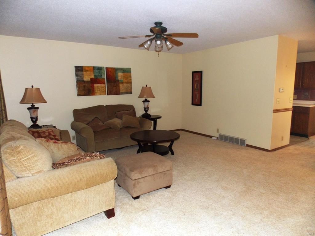 181 Willowood Road Litchfield, IL 62056 - Photo 4 of 26 Gallery Image 4