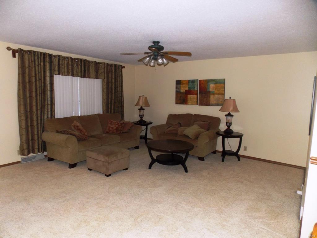181 Willowood Road Litchfield, IL 62056 - Photo 5 of 26 Gallery Image 5