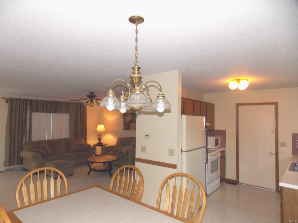 181 Willowood Road Litchfield, IL 62056 - Photo 6 of 26 Gallery Image 6