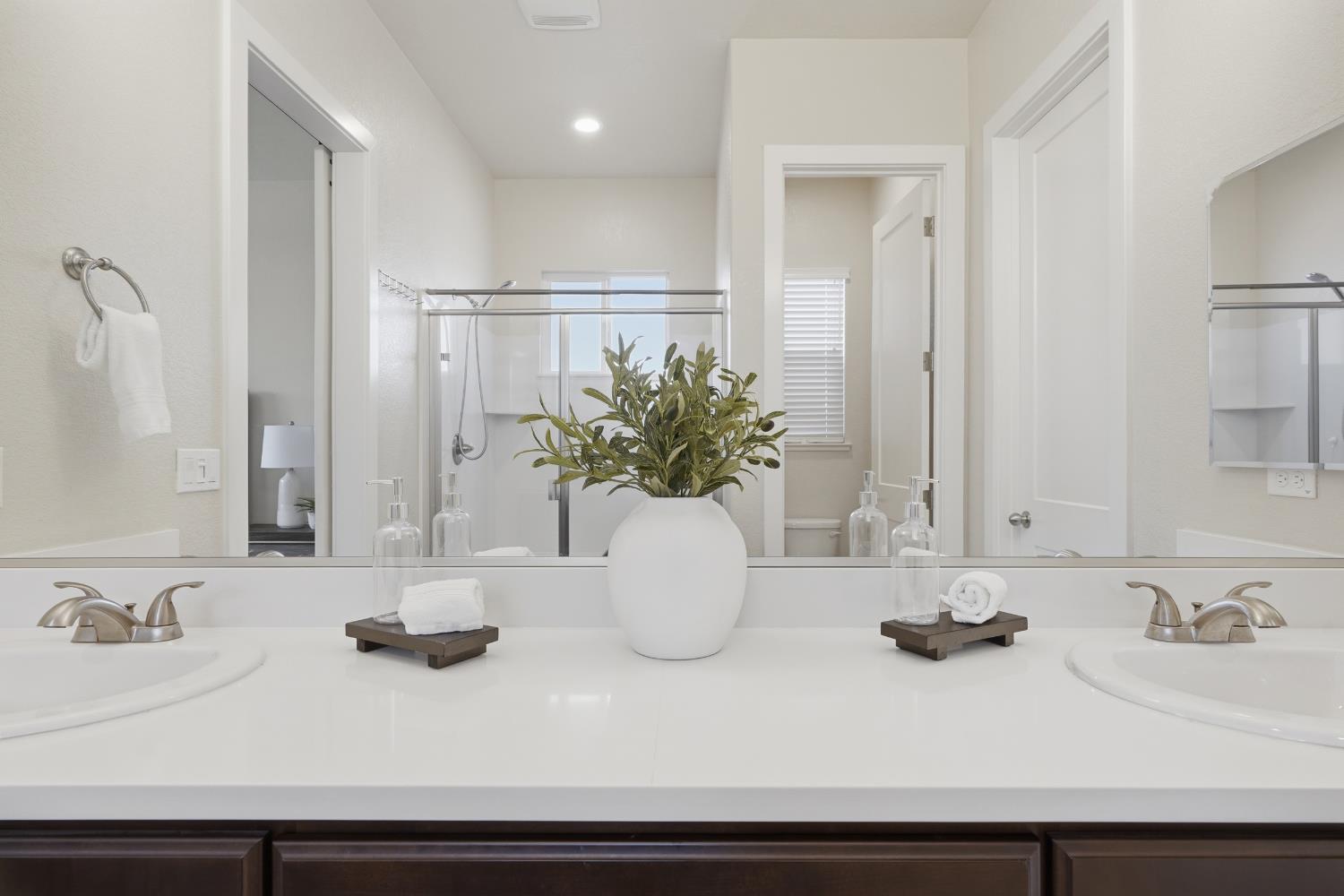 2466 Paramount Lane Manteca, CA 95337 - Photo 14 of 36