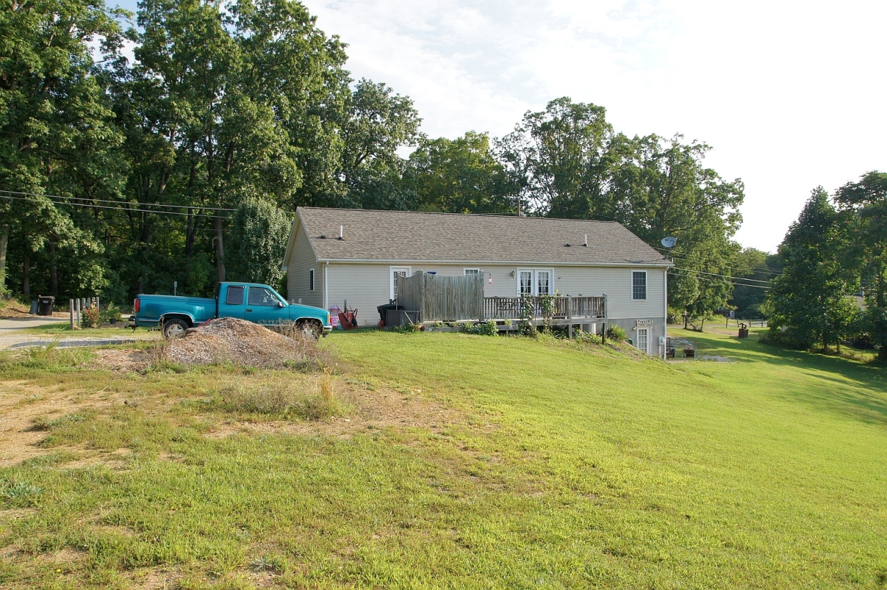 4906 Stanley Farm Road Salem, VA 24153 - Photo 18 of 20 Rear View