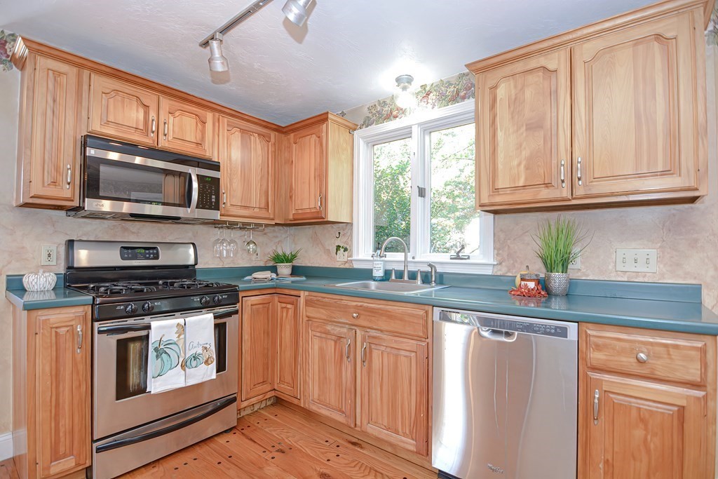 57 Elyse Road Mansfield, MA 02048 - Photo 4 of 29 Gallery Image 4
