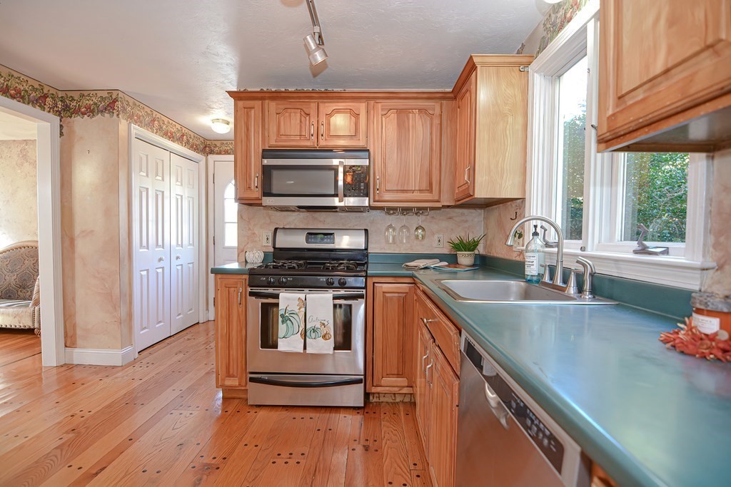 57 Elyse Road Mansfield, MA 02048 - Photo 5 of 29 Gallery Image 5