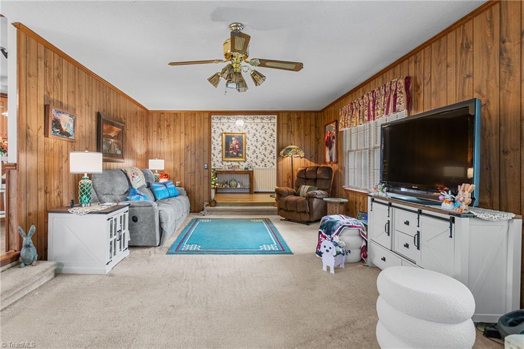 1525 Rogers Road Graham, NC 27253 - Photo 9 of 31 Living Room