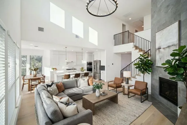 $775,000 | 7409 Turnback Ledge Trail, Lago Vista, TX 78645