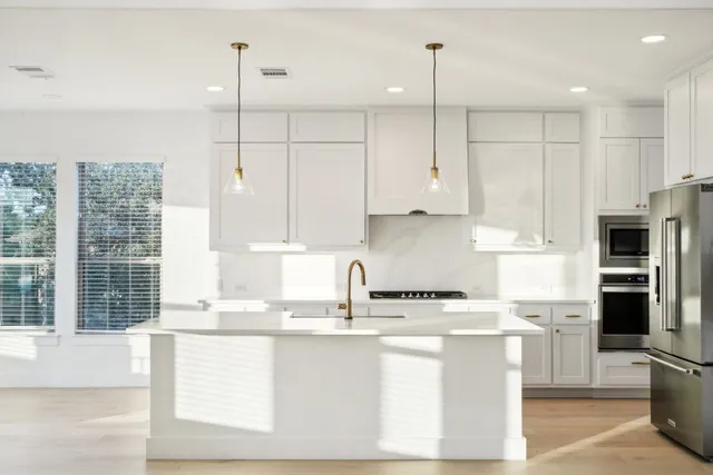 $775,000 | 7409 Turnback Ledge Trail, Lago Vista, TX 78645