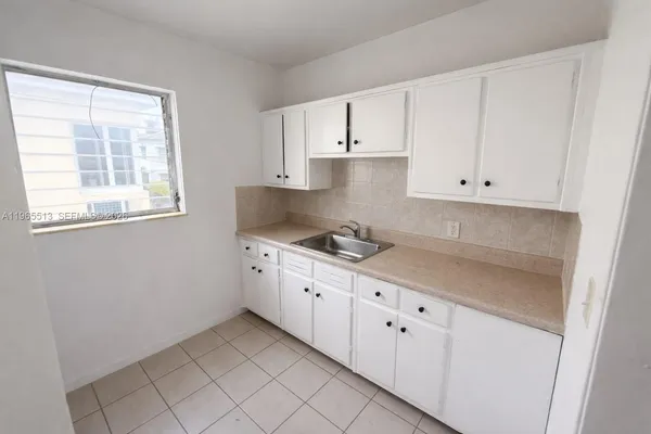$2,175 | 945 Bay Drive, Unit 1, Miami Beach, FL 33141