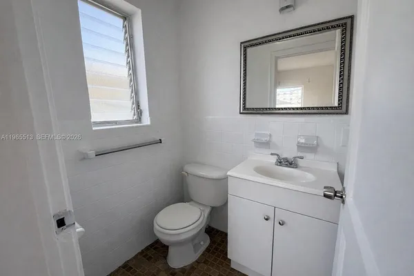 $2,175 | 945 Bay Drive, Unit 1, Miami Beach, FL 33141