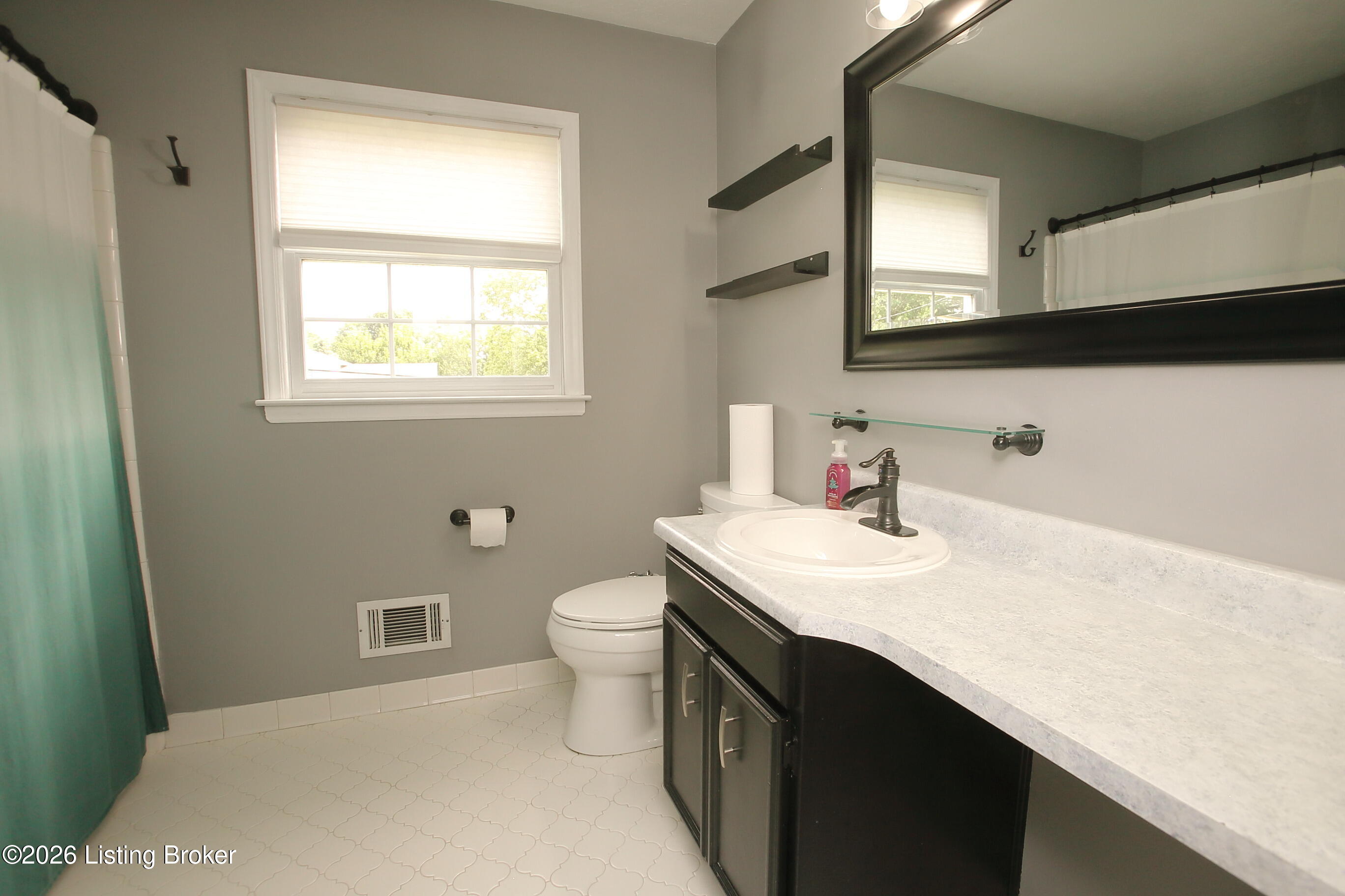 10110 St Rene Road Louisville, KY 40299 - Photo 29 of 47 Upper level full bath