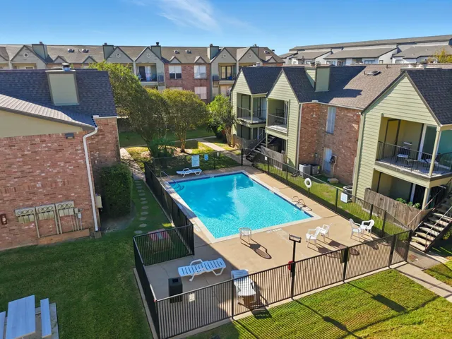 $105,000 | 18800 Egret Bay Boulevard, Unit 808, Webster, TX 77058