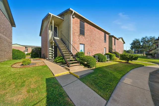 $105,000 | 18800 Egret Bay Boulevard, Unit 808, Webster, TX 77058