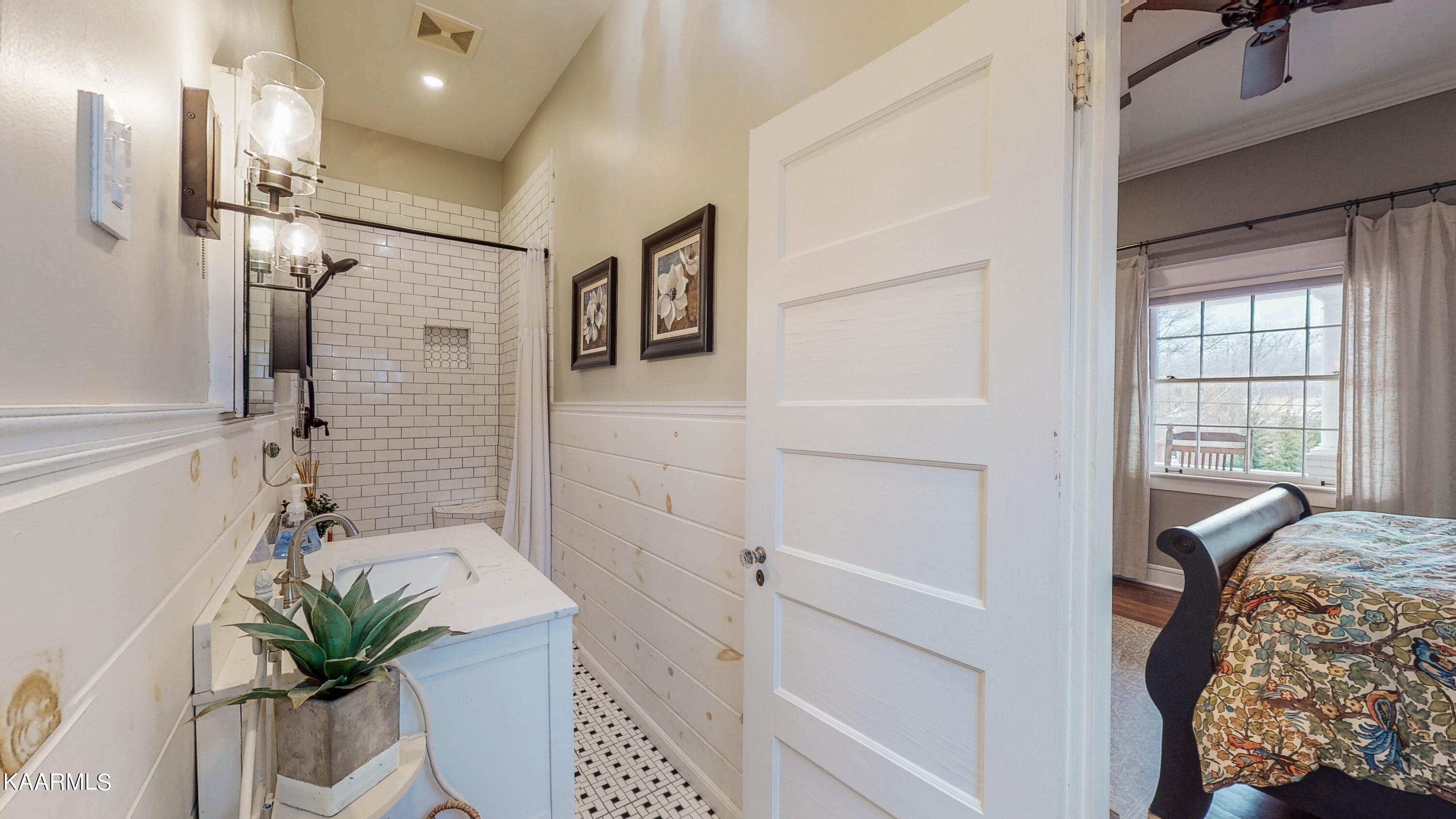 300 North Hicks Street Clinton, TN 37716 - Photo 21 of 28 300-N-Hicks-St-01162023_132917