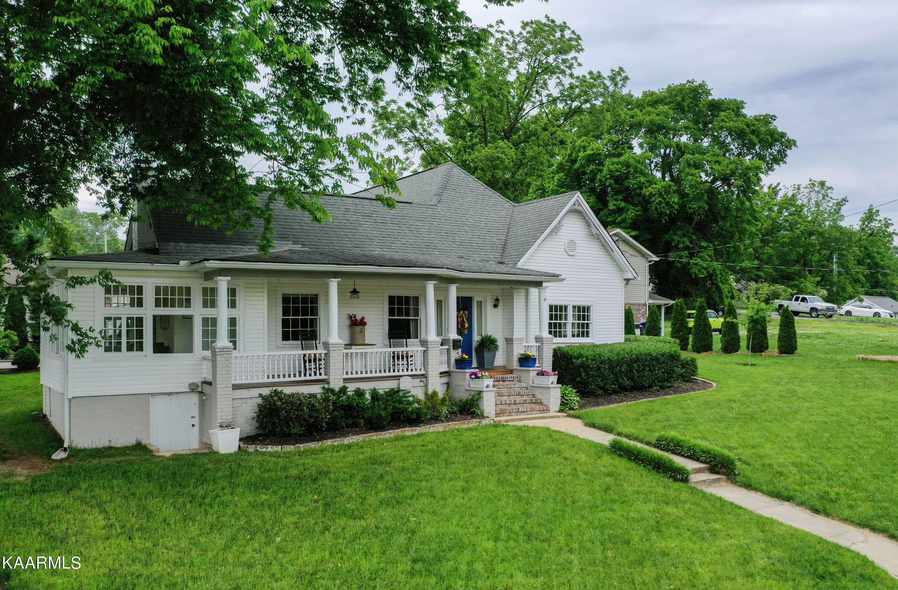 300 North Hicks Street Clinton, TN 37716 - Photo 4 of 28 DJI_0318-2