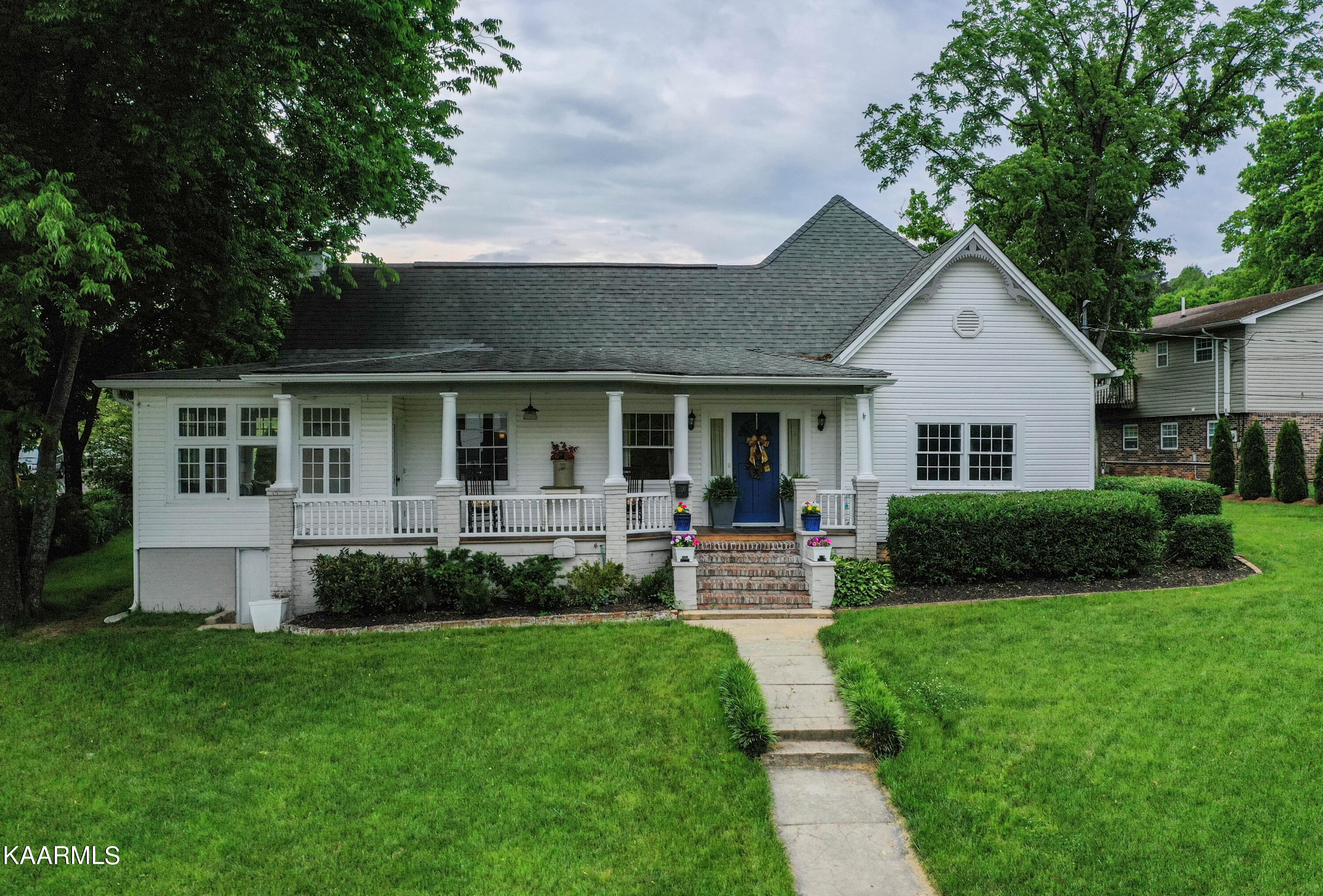 300 North Hicks Street Clinton, TN 37716 - Photo 5 of 28 DJI_0319-3