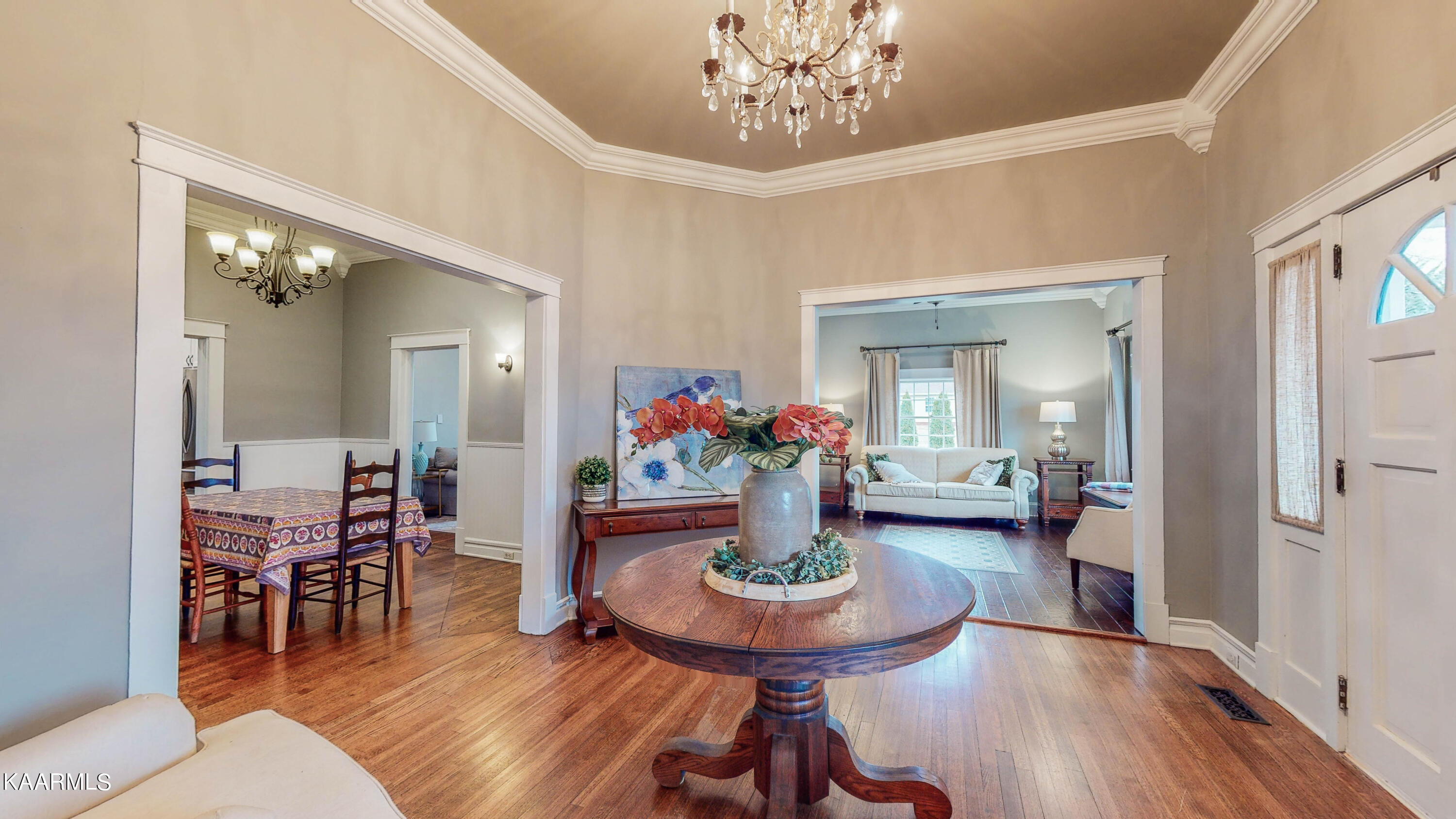 300 North Hicks Street Clinton, TN 37716 - Photo 8 of 28 300-N-Hicks-St-01162023_131400