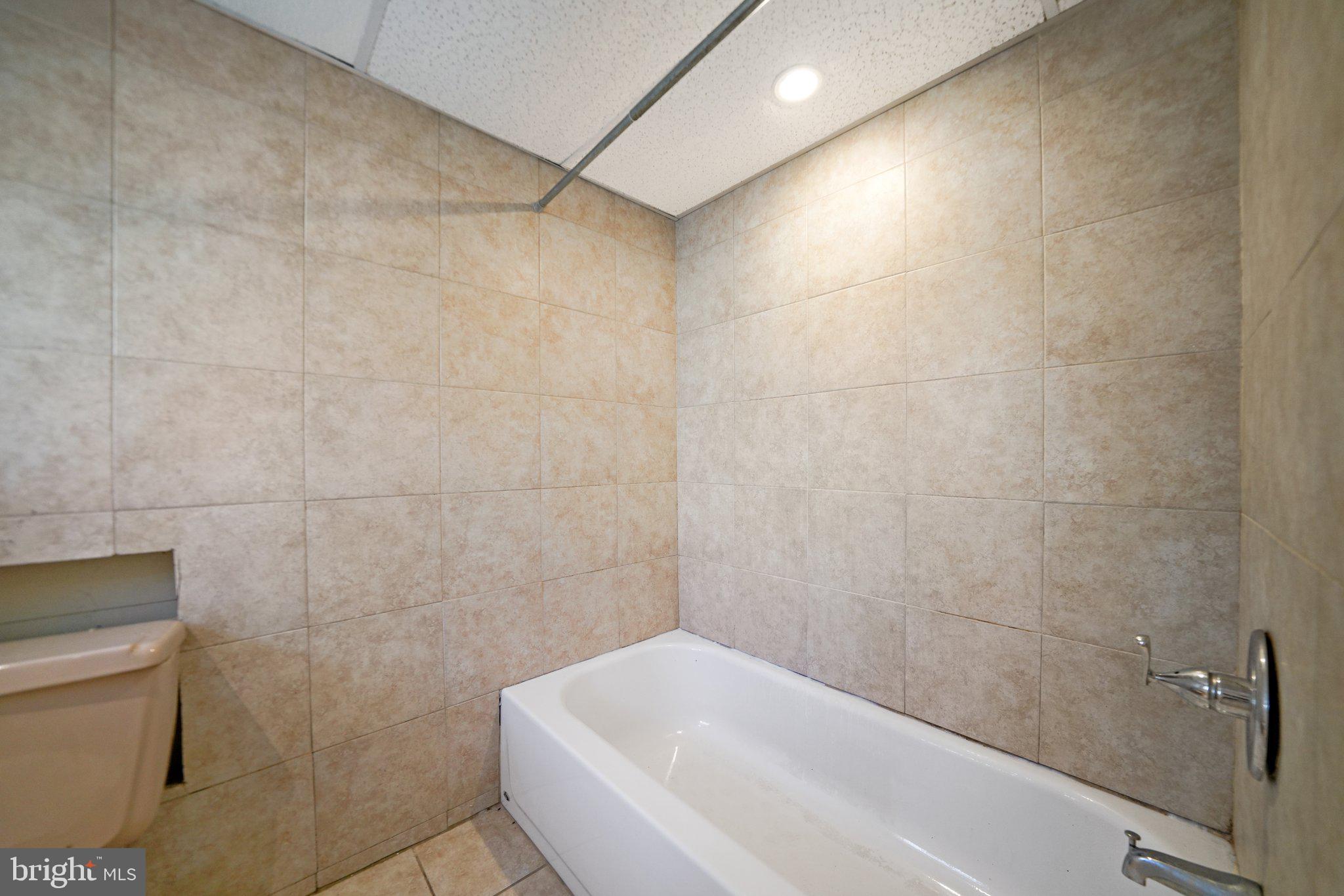 234 Huntley Road Upper Darby, PA 19082 - Photo 15 of 24