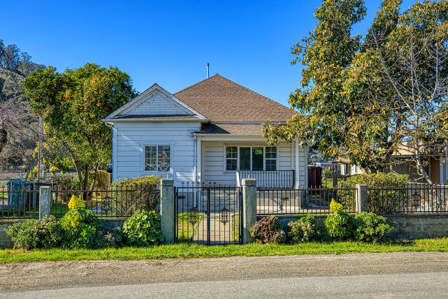 138 San Miguel Canyon Road Watsonville, CA 95076 - Photo 2 of 61 a front view of a house with a garden