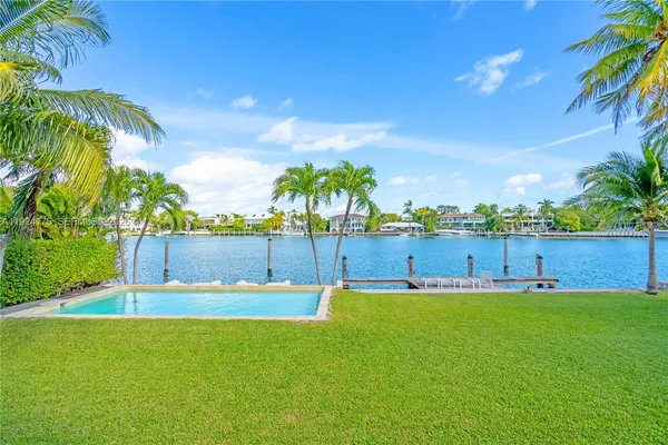 $15,500,000 | 591 North Mashta Drive, Key Biscayne, FL 33149
