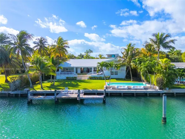 $15,500,000 | 591 North Mashta Drive, Key Biscayne, FL 33149