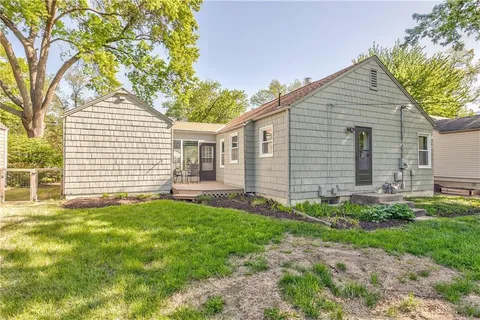 $260,000 | 4819 West 55th Street, Roeland Park, KS 66205
