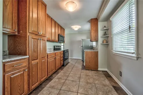 $260,000 | 4819 West 55th Street, Roeland Park, KS 66205