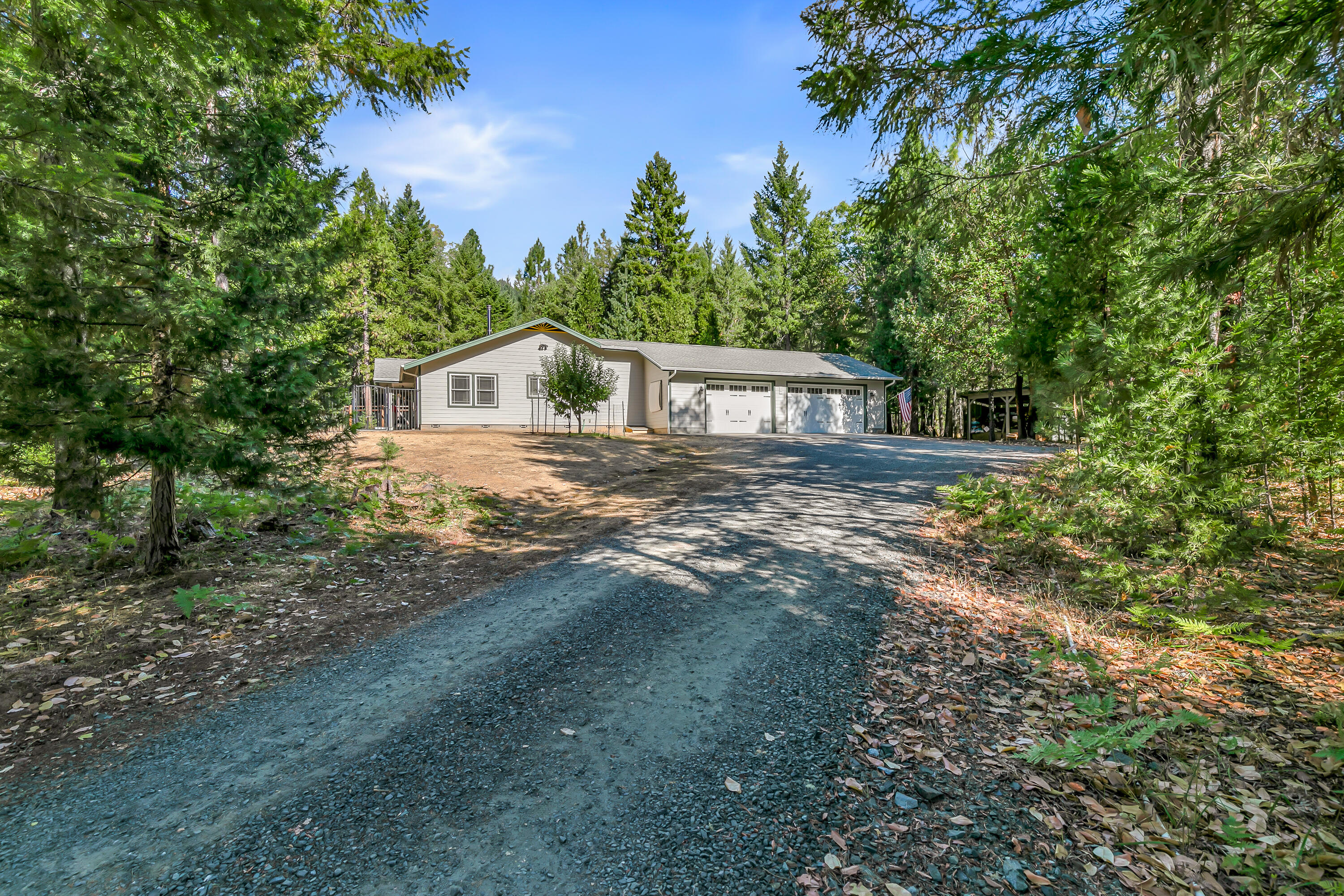 4059 Ditch Creek Road Rogue River, OR 97537 - Photo 2 of 54